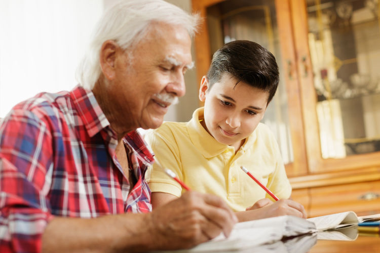 rhythms home care grandchild painting with grandfather rhythms home care grandchild painting with grandfather