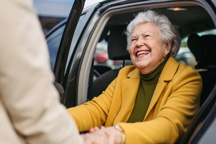 rhythms home care helping senior woman out of car rhythms home care helping senior woman out of car